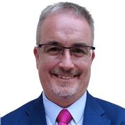 Licenciado en Contabilidad y Finanzas con Master en Dirección Financiera y más de veinte años de experiencia.